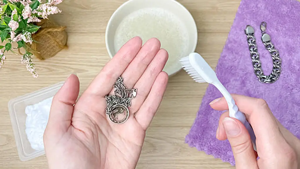 Cleaning Sterling Silver Jewelry with soda at home
