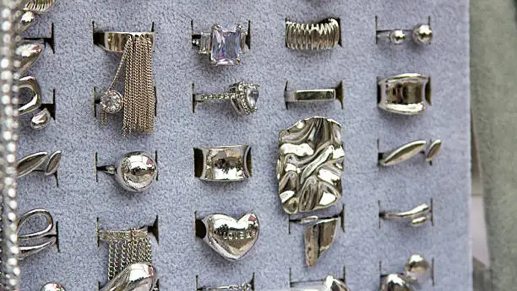 Various gold plated and precious metal jewelry
